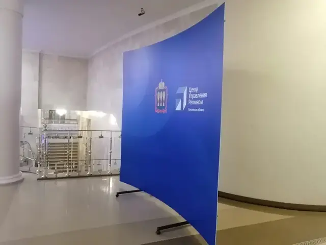 Гнутый пресс-волл в фойе